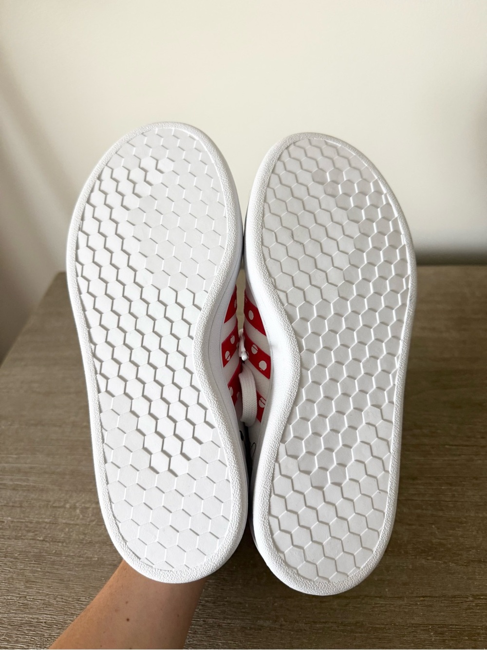NIB adidas Disney Grand Court White & Red Sneakers with Minnie Detail Size 6.5 - Picture 10 of 12